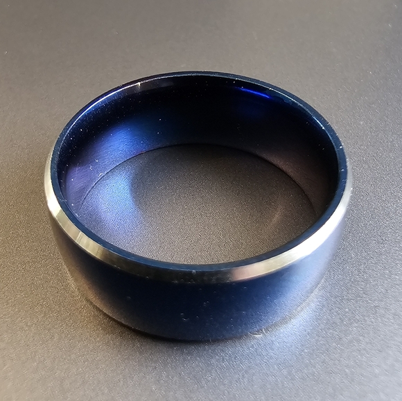 Men's 8mm Blue Ring Size: 9 - Picture 6 of 6